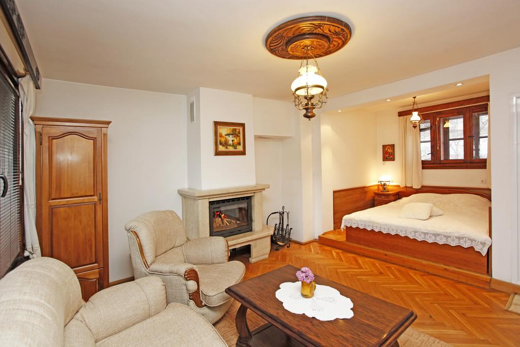 Family Hotel Varosha 2003 Ловеч Екстер'єр фото
